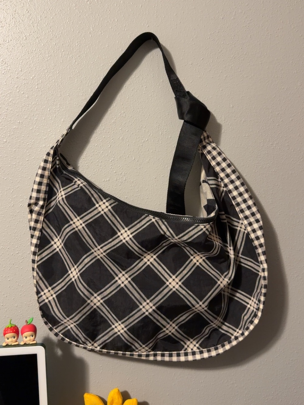 BAGGU Large mixed plaid crescent